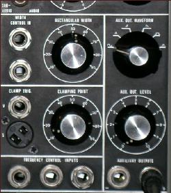 Moog 921 VCO のパネ