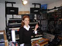 美女とシンセサイザー、本人&事務所了承済